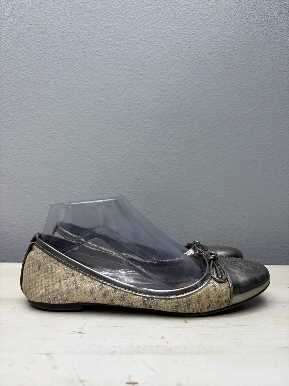 Tory Burch Silver Mettalic Verbena Leather Flats Size 8